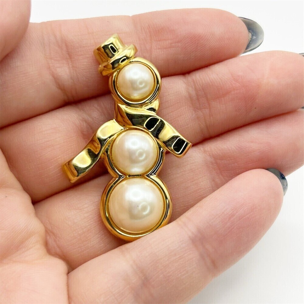 Vintage Monet Signed Snowman Faux Pearl Brooch Pin Top Hat Scarf Winter